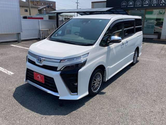 Toyota Voxy 1.8 Hybrid ZS Kirameki III 10-inch navigation system, rear camera, ETC, electric light on both sides (White Pearl Crystal Shine)