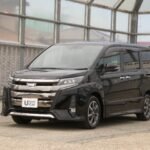 Toyota Noah 2.0 Si WxB 9-inch navigation system, rear seat monitor, front and rear dashcams (black)