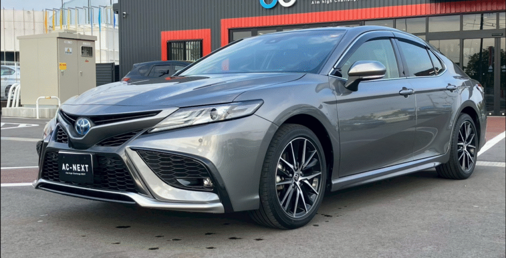 Toyota Camry 2.5 WS Leather Package Panoramic Roof/DP Audio/Paddle Shift (Precious Metal)
