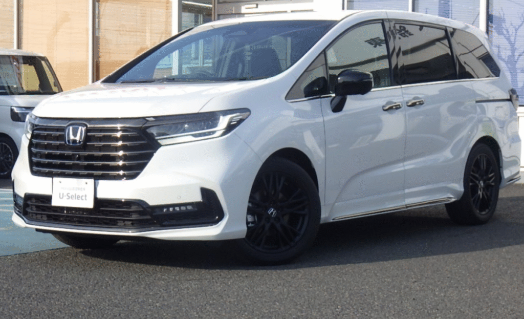 Honda Odyssey 2.0 e:HEV Absolute EX Black Edition 8YC40P3 Audio-less Power Sliding on both sides (Platinum White Pearl)