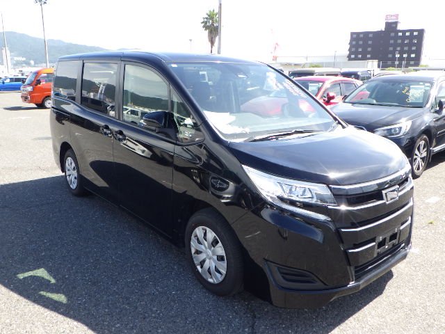 Toyota Noah 2021 2.0L X 8-Seater | Built-in ETC | Smart Key | Cruise Control | Power Sliding Doors | Navigation TV | Black