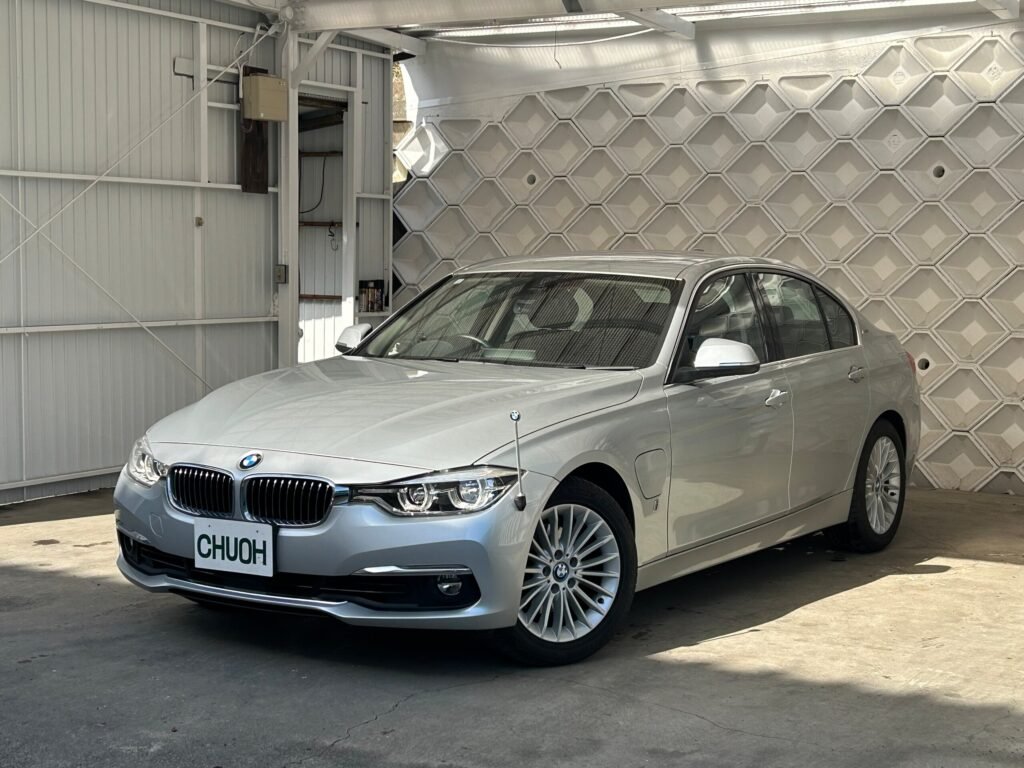 2017 BMW 3 Series 330e iPerformance Luxury